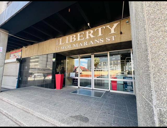 4 BEDROOM APARTMENT FOR SALE IN BRAAMFONTEIN